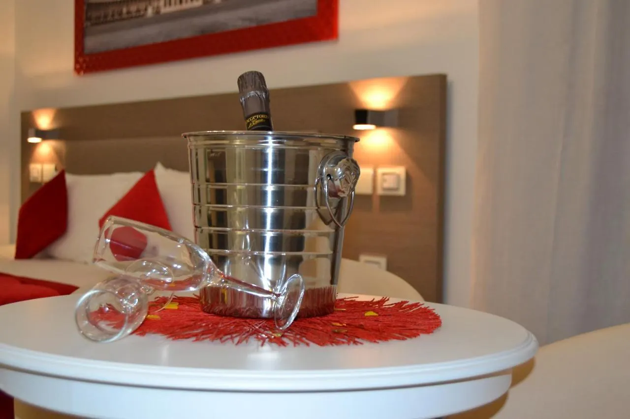 Mecla Suites Naples