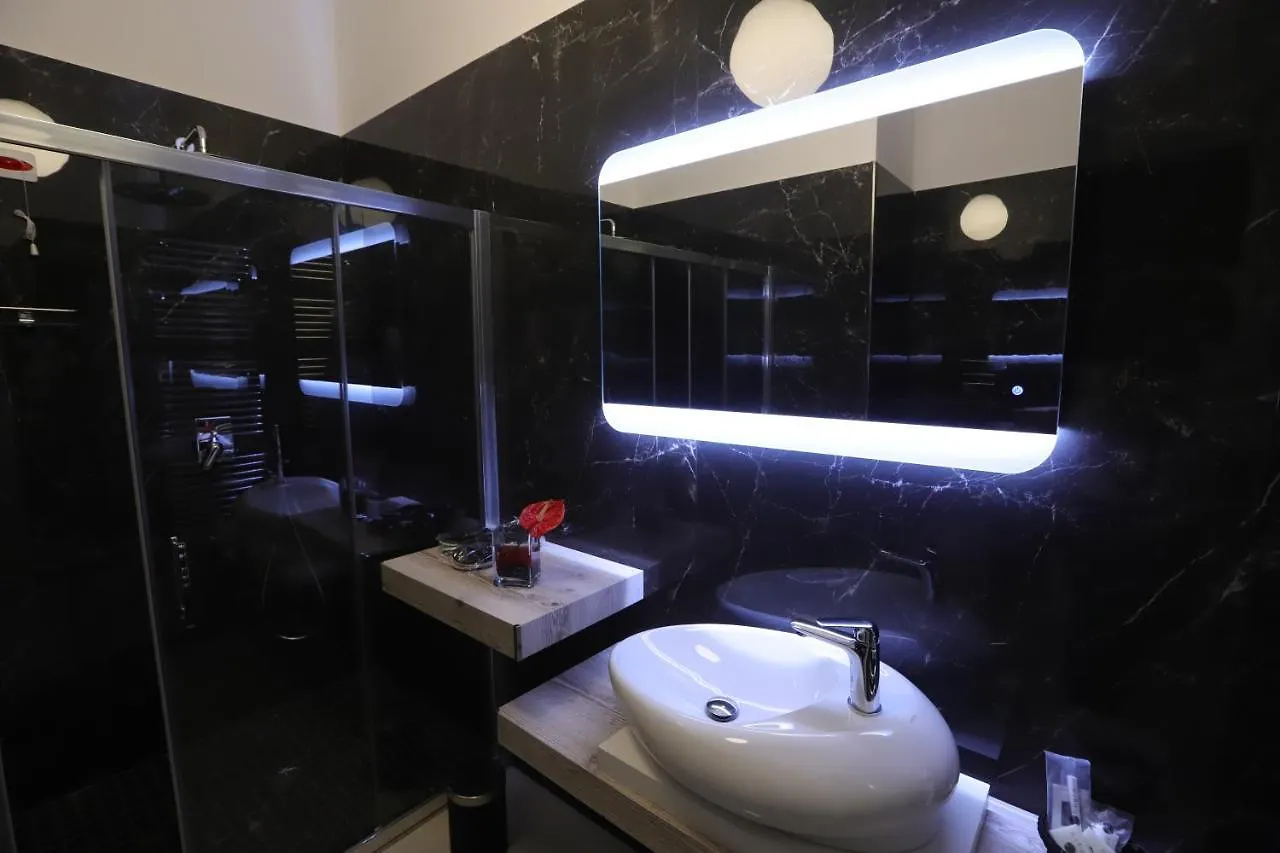 Mecla Suites Naples 3*,
