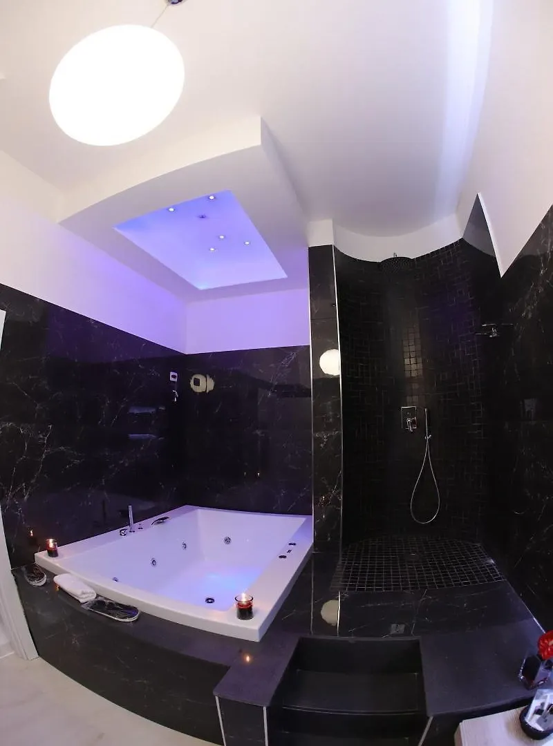 Mecla Suites Naples